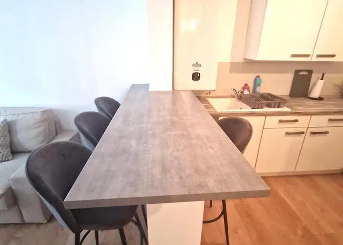 Playa Del Sol Moderne Clim Velo Апартаменты *